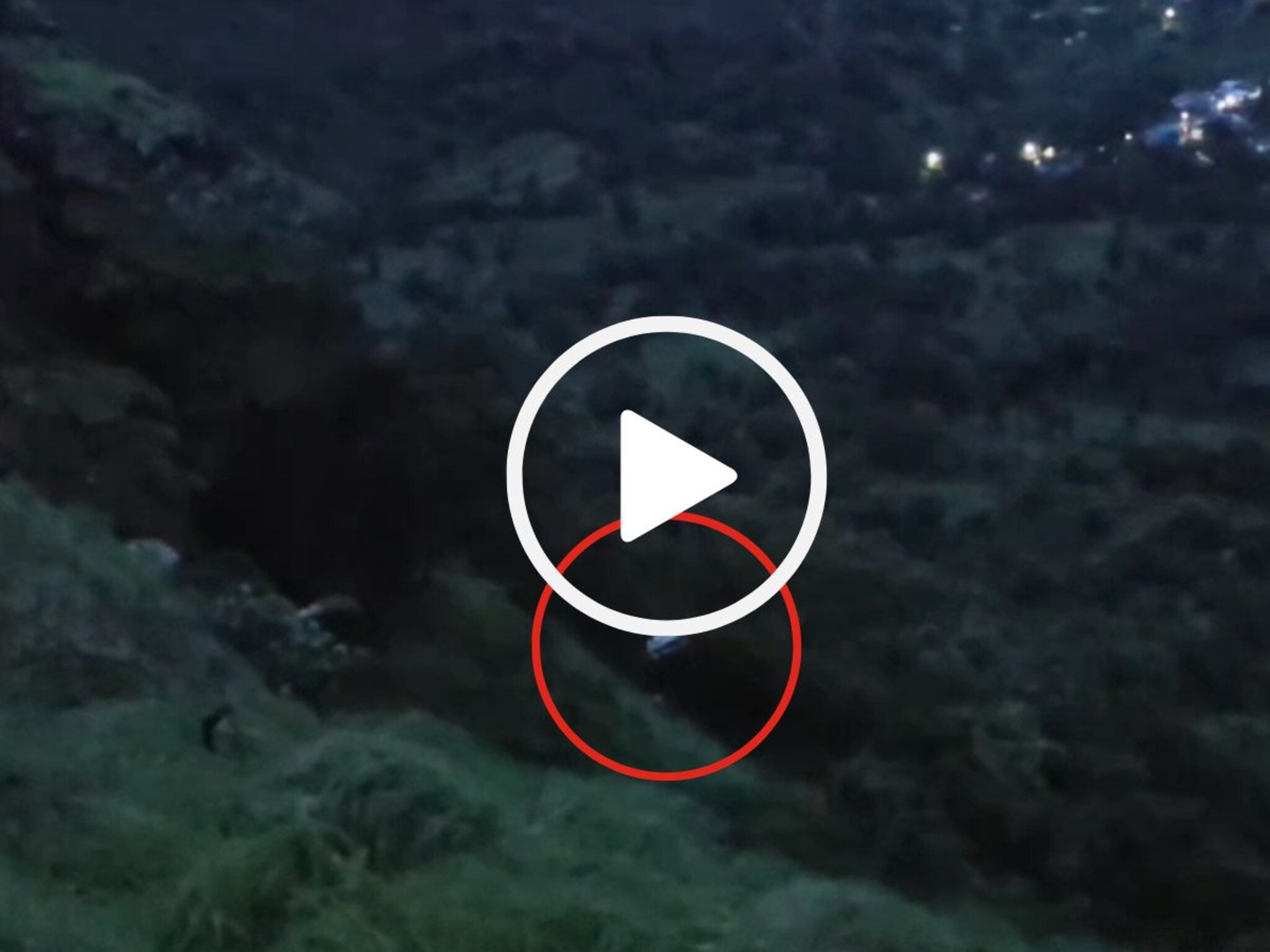 Satara News : साताऱ्यात स्कॉर्पिओ 300 फूट खोल दरीत कोसळली; गाडीत 7 प्रवासी; घटनास्थळावरुन पहिला VIDEO समोर