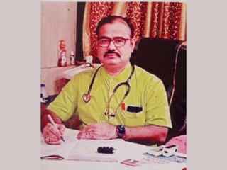 डॉक्टरांनी हॉस्पिटलमध्येच स्वत:ला संपवलं डॉक्टरांनी हॉस्पिटलमध्येच स्वत:ला संपवलं