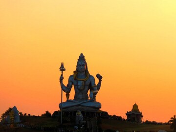 सुखी संसाराला कोणाची तरी दृष्ट; घातक कालसर्प योगाची अशुभ छाया चार राशींवर पडणार