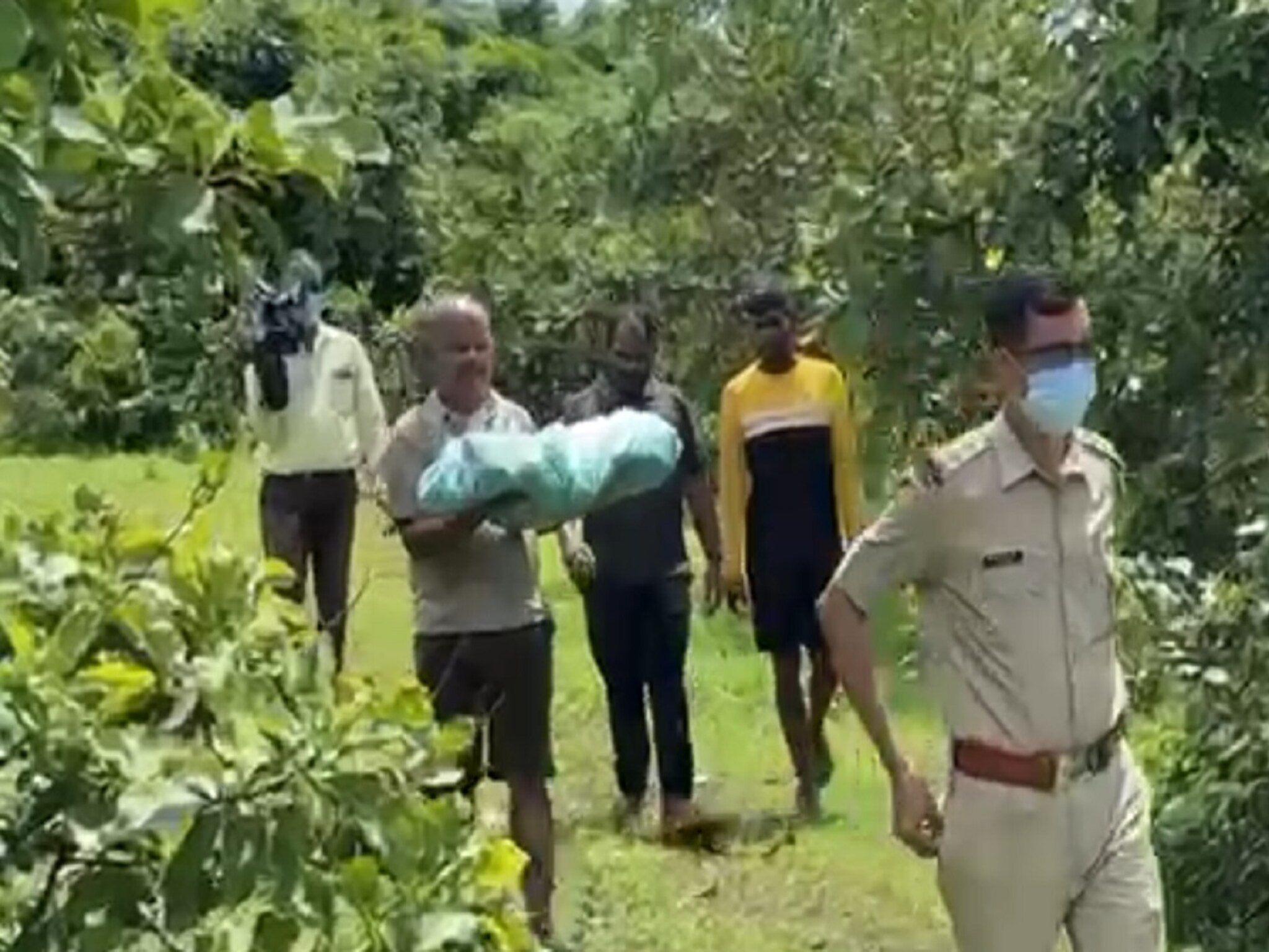 Sindhudurg : ती चिमुरडी सोडून गेली, पण आई-बापांनी मारेकऱ्याला केली मदत, जमिनीतून सत्य आलं समोर