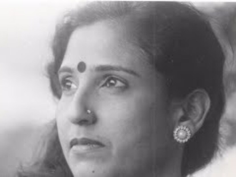  जेष्ठ अभिनेत्री सुहासिनी देशपांडे यांनी मराठीसह हिंदी चित्रपटांमध्ये आपल्या दमदार अभिनयाची छाप सोडली. वयाच्या अवघ्या 12 व्या वर्षी त्यांनी अभिनयाला सुरुवात केली होती. 
