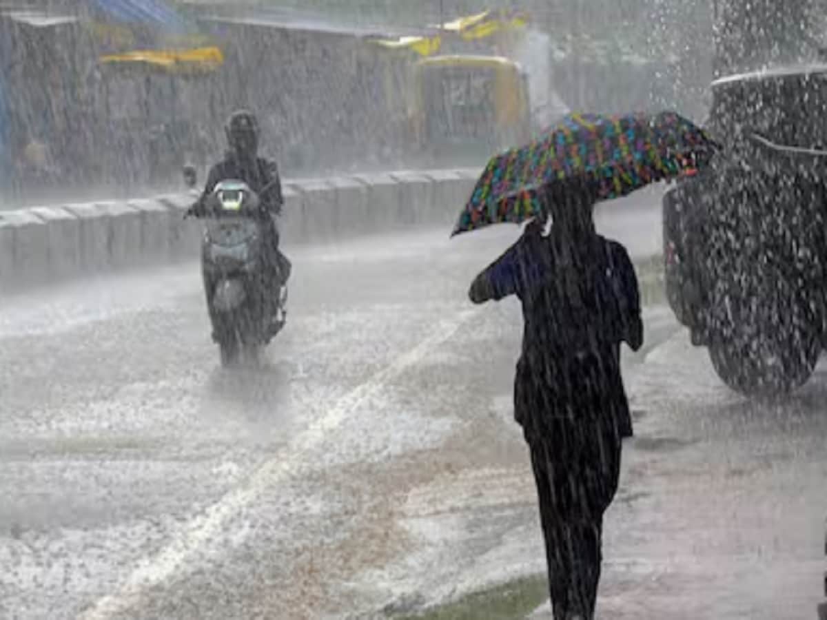 पुढील 24 तास मुंबई शहर आणि उपनगरांमध्ये मध्यम स्वरुपाच्या पावसाची शक्यता आहे. हवामान ढगाळ राहणार असून,अधूनमधून 40-50 किमी प्रतितास वेगाने वारे वाहण्याची शक्यता आहे. कमाल आणि किमान तापमान अनुक्रमे 30 अंश सेल्सिअस आणि 26 अंश सेल्सिअसच्या आसपास असेल.</div><siteadm slotId=