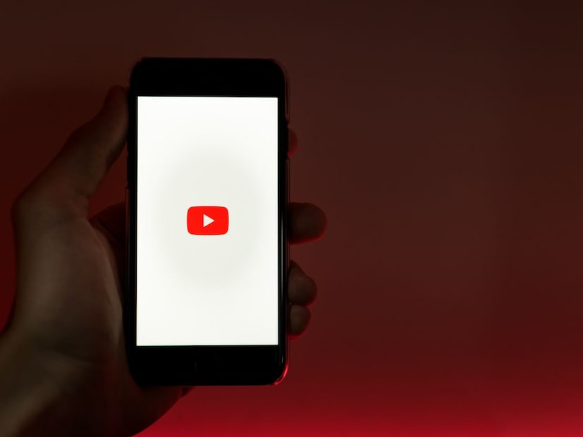 याशिवाय, YouTube 48 तासांचा बर्थडे-थीम  असलेला चॅनेल देखील सुरू करणार आहे. ज्यामध्ये तुम्ही रिलॅक्स करू शकता. एवढेच नाही तर लवकरच यूट्यूबवरील कमेंट्सना व्हॉइस मेसेजद्वारे उत्तर देण्याचा ऑप्शन देखील उपलब्ध होईल. असे सांगितले जात आहे की, हे नवीन फीचर या वर्षाच्या अखेरीस यूट्यूबवर दिसणार आहे.