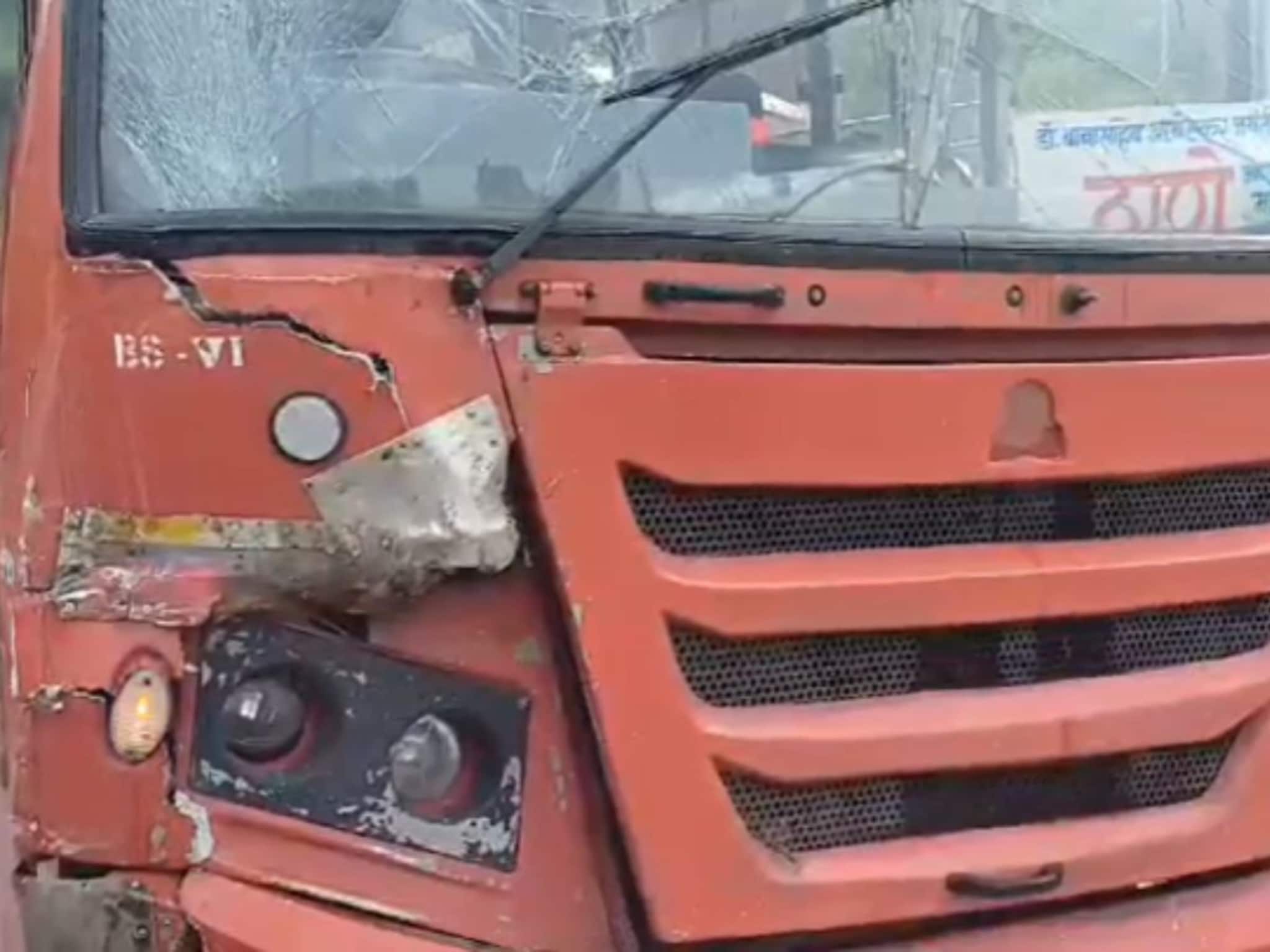 ST bus accident : प्रवाशांनी फूल भरलेल्या दोन बस कंटेनरवर आदळल्या, कशेडी बोगद्यात भीषण अपघात