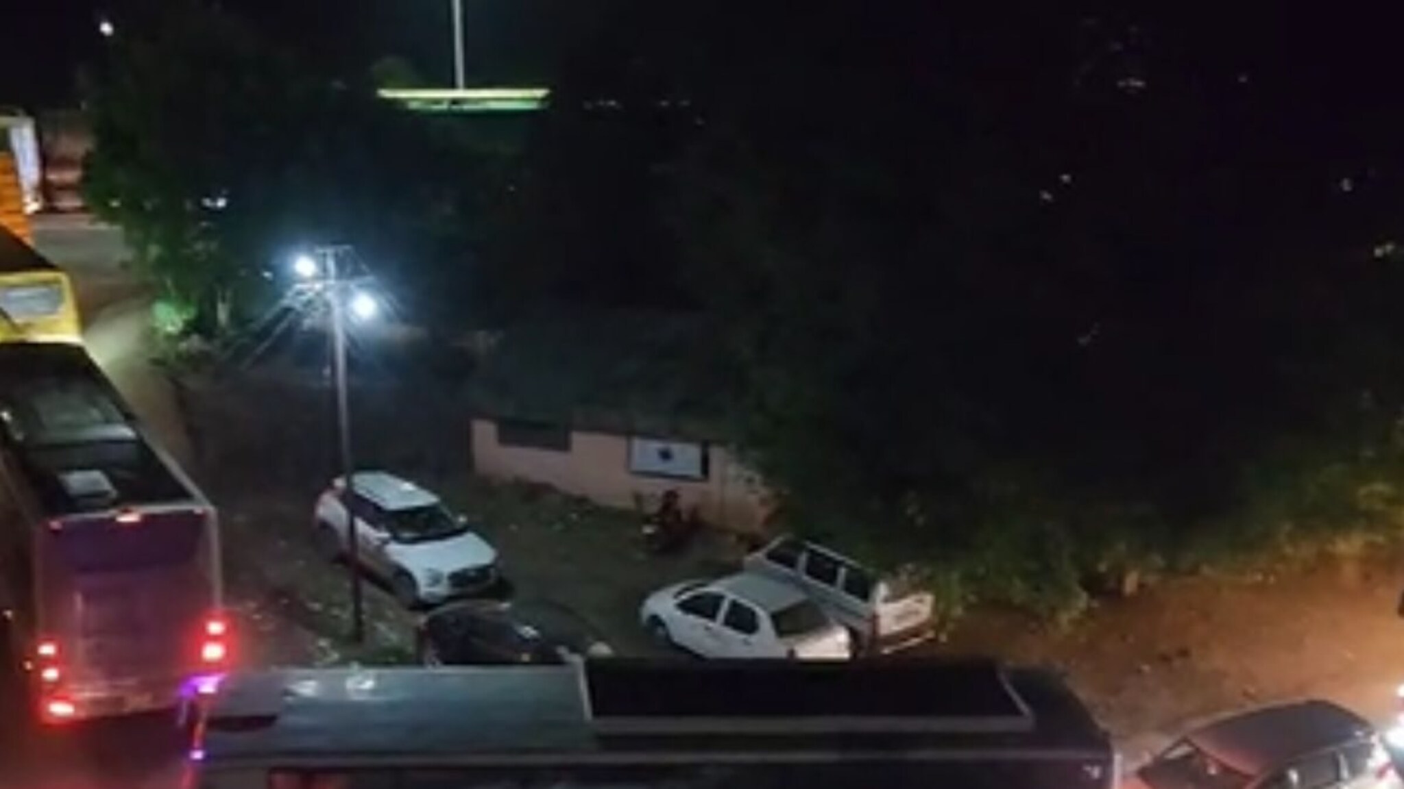 पुणे - बंगळुरू महामार्गावर मोठी वाहतूक कोंडी; वाहानांच्या रांगाच रांगा, खंबाटकी घाट जाम