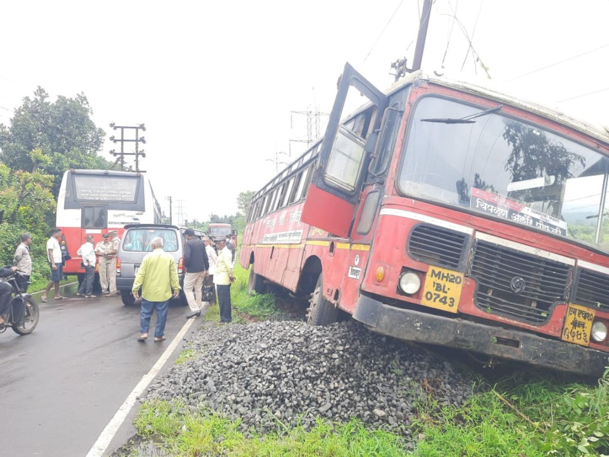 ST accident : रत्नागिरीमध्ये मोठा अपघात, दोन एसटी बसची समोरासमोर धडक