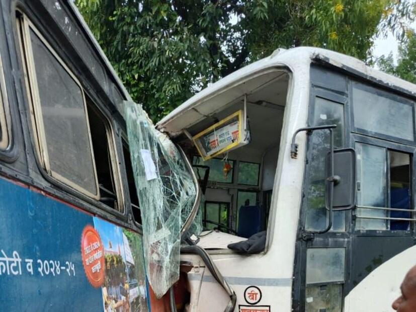 मुंबई गोवा महामार्गापासून विजयदुर्गच्या दिशेने जाताना फणसगाव परिसरात दोन एसटी बसचा भीषण अपघात झाला आहे. आज सकाळी आठच्या सुमारास ही घटना घडली आहे. 