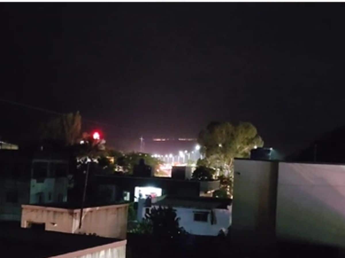 सातऱ्यातील खंबाटकी घाटात वाहनांच्या रांगा लागल्या असून, घाट पूर्णपणे जाम झाला आहे. पहाटेपासूनच घाट जाम झाला आहे.