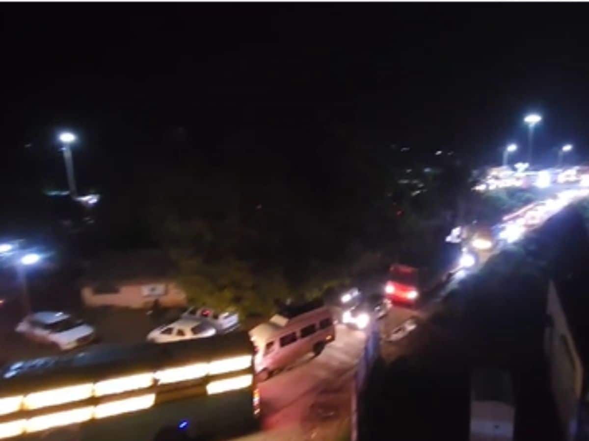 या वाहतूक कोंडीचा मोठा फटका हा गणेश भक्तांसोबतच या मार्गावरील इतर वाहनधारकांना देखील बसत आहे. वाहतूक कोंडीमुळे या मार्गावरील वाहतूक प्रचंड धिमी झाली आहे.