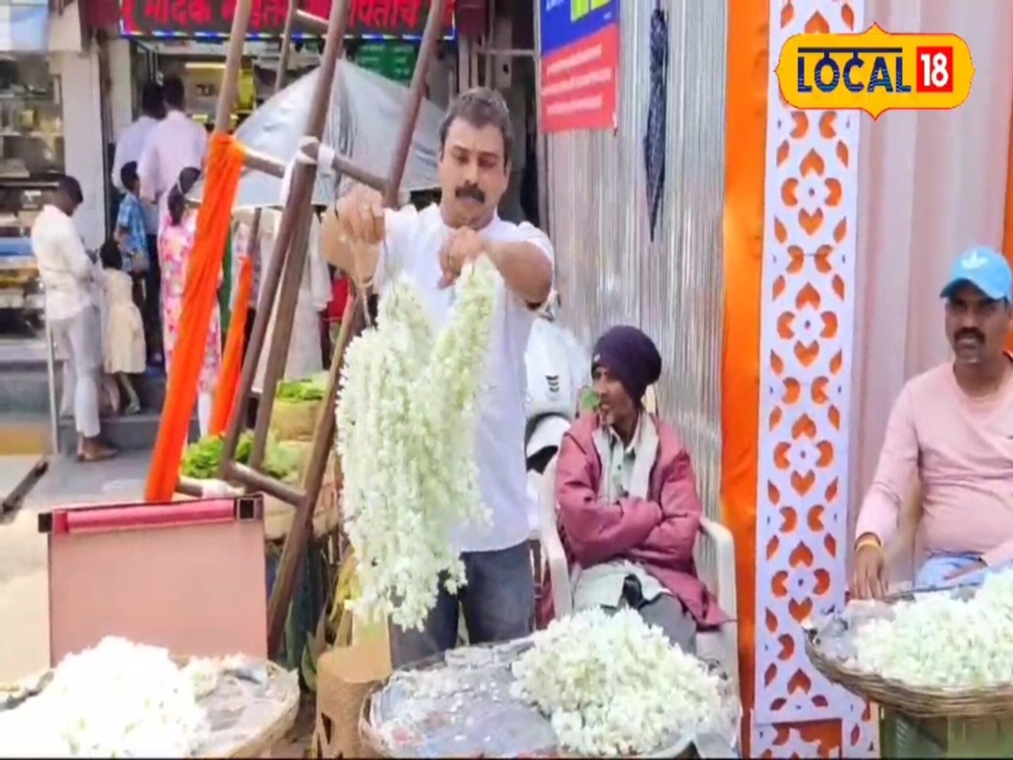 Satara News : 25 वर्षांची मेहनत, गजरे विकून बनला लखपती, एका सीजनमध्ये होते इतकी कमाई, VIDEO