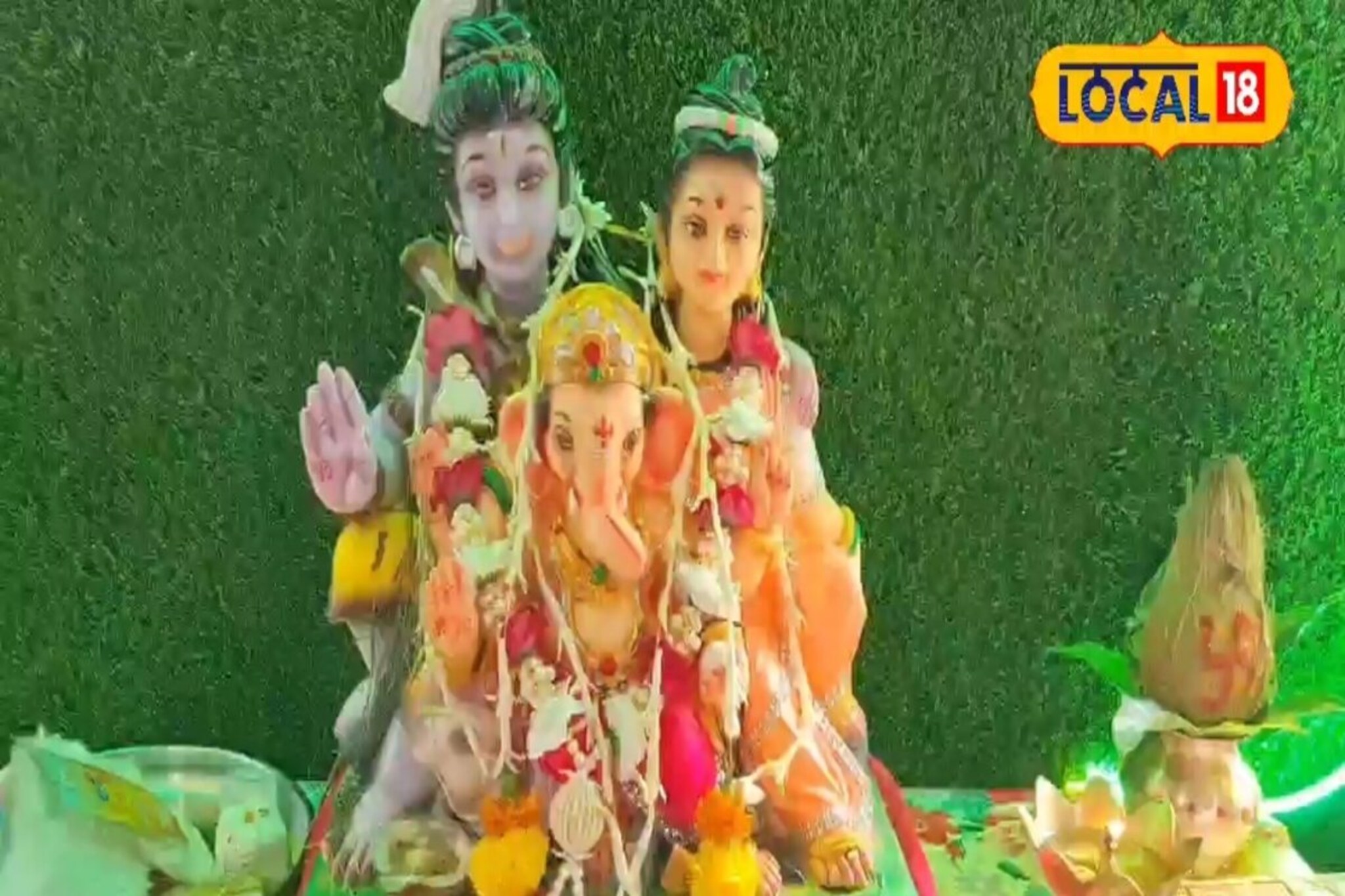 शंकर आणि पार्वती मांडीवर बसलाय गणपती : साताऱ्यातील ही अनोखी परंपरा नेमकी काय?