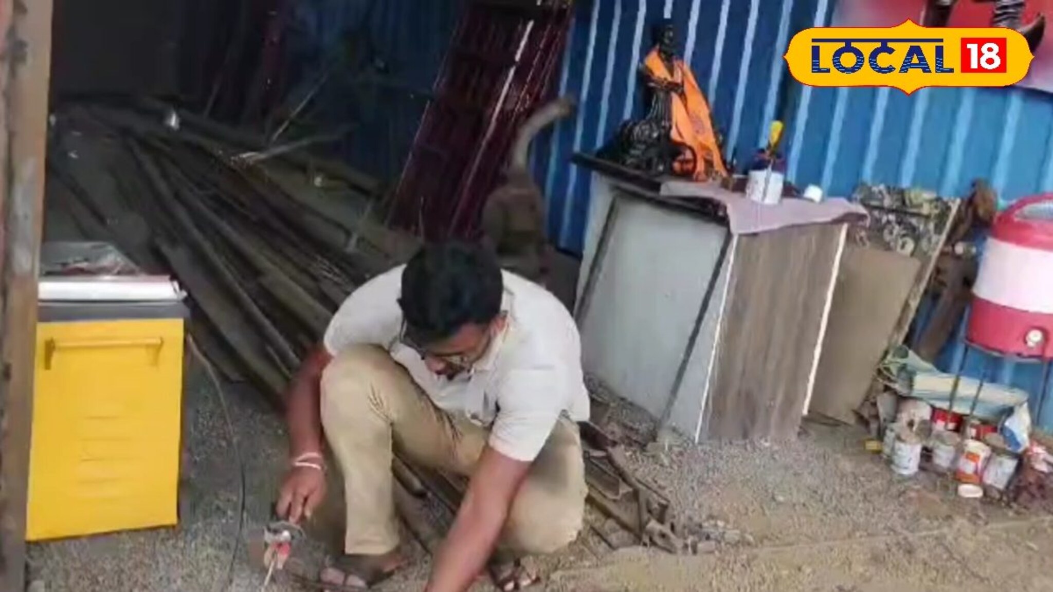 Dharashiv News : पदवीचे शिक्षण घेतले, नोकरी मिळाली नाही, वेल्डिंगच्या दुकानात काम करणारा तरुण बनला यशस्वी व्यावसायिक