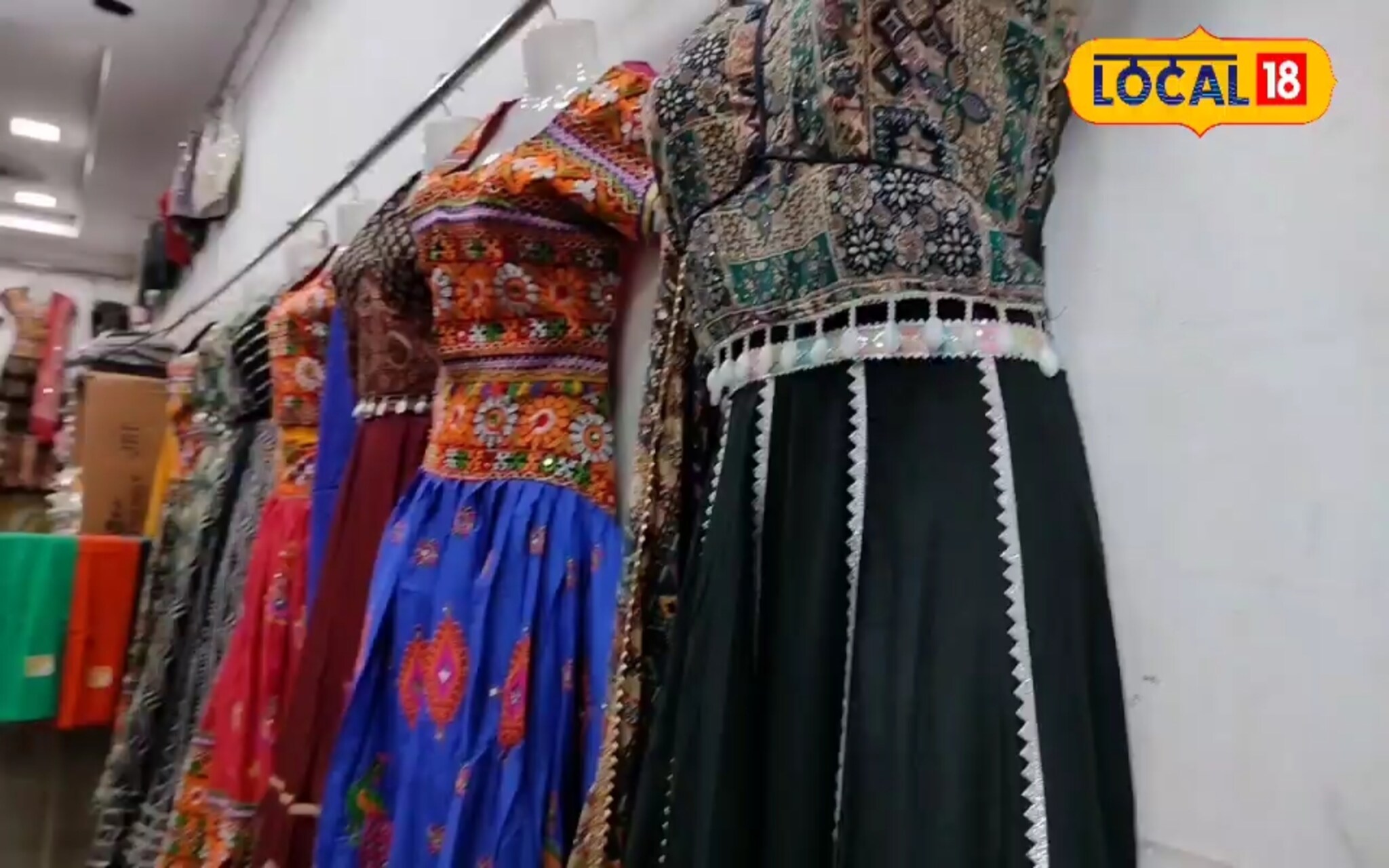 नवरात्रीसाठी सुंदर ब्लाऊज आणि लेहंगा, छत्रपती संभाजीनगरमधील गुलमंडी मार्केटमध्ये करा स्वस्तात खरेदी