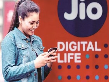 Jio चा जबरदस्त रिचार्ज प्लॅन, फक्त 152 रुपयांत 28 दिवसांची व्हॅलिडिटी Jio चा जबरदस्त रिचार्ज प्लॅन, फक्त 152 रुपयांत 28 दिवसांची व्हॅलिडिटी