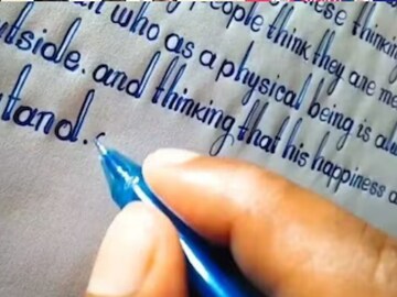 खरंच मोत्यासारखं अक्षर! व्हायरल होतंय जगातील सर्वात सुंदर हस्ताक्षर, आहे कुणाचं?