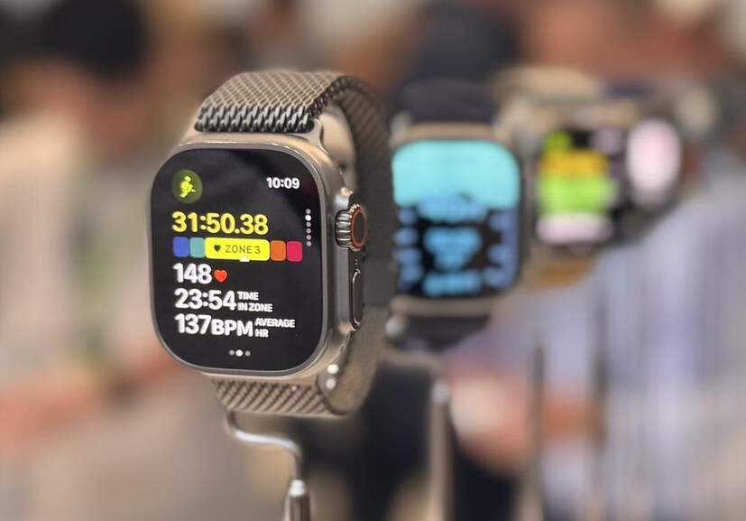 30 मिनिटांत 80 टक्के चार्ज : Apple Watch Series 10 बद्दल कंपनीचा दावा आहे की ते फक्त 30 मिनिटांत 80 टक्के चार्ज होते. यामध्ये तुम्हाला टायटॅनियम घड्याळाचा ऑप्शनही मिळेल. तुम्ही ते तीन रंगांच्या ऑप्शनमध्ये देखील खरेदी करू शकता. यामध्ये तुम्हाला नवीन स्ट्रॅप देण्यात येतील.