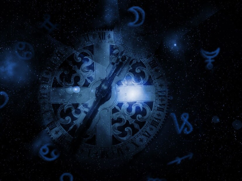 वृषभ : सध्या गुरू याच राशीत असून इथेच वक्री होत आहे. गुरूचं वक्री गोचर या राशीच्या व्यक्तींसाठी लाभदायक असेल. तुमचा आत्मविश्वास वाढेल. करिअरमध्ये नावलौकिक होईल. अपेक्षित पद मिळेल. व्यापाऱ्यांना धनलाभ होईल. अविवाहित व्यक्तींना विवाहासाठी चांगले प्रस्ताव मिळतील.