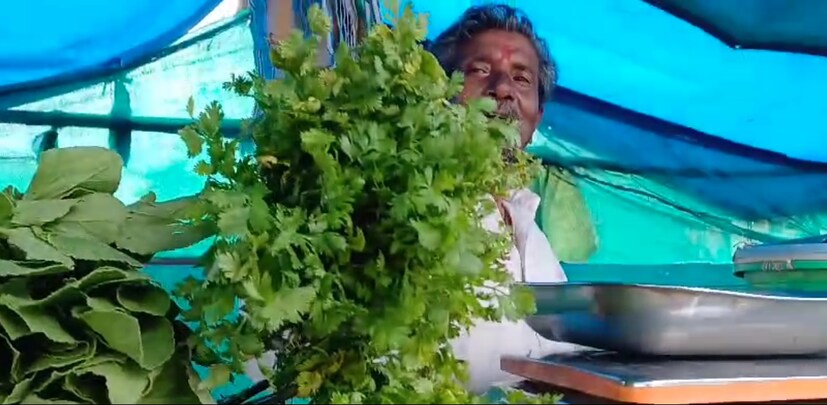 अमरावती जिल्ह्यात सध्या कोथिंबीर सर्वात महाग विकल्या जात आहे. अमरावतीत कोथिंबिरीची जुडी 100 रुपयांना मिळते आहे. तर एक किलो कोथिंबिरीची किंमत 400 रुपये आहे.