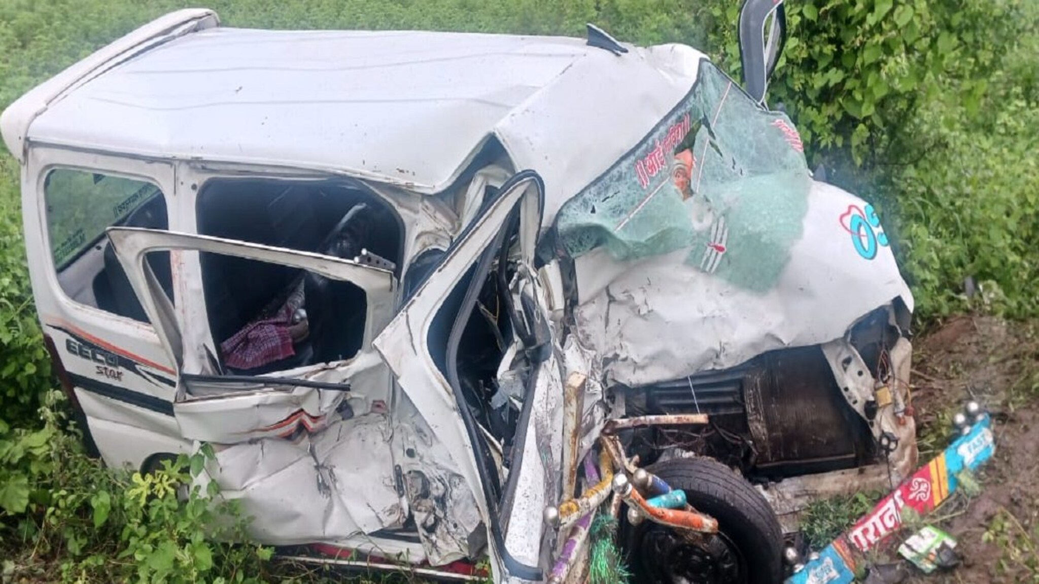 Dhule Accident : धुळ्यात भीषण अपघात, पाच जणांचा जागीच मृत्यू, चौघे गंभीर