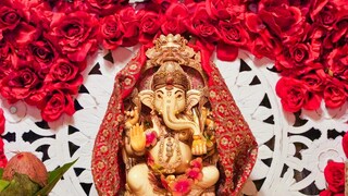 अनेक लोक बाप्पाचे दर्शन तर करतात, मात्र त्याचे दर्शन घेताना ते एक चूक करतात. अनेक लोक बाप्पाचे दर्शन तर करतात, मात्र त्याचे दर्शन घेताना ते एक चूक करतात.