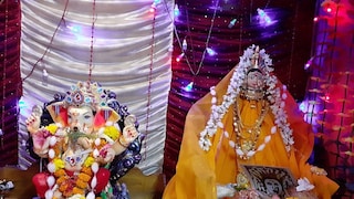 महाराष्ट्रात बहुतांश भागामध्ये गौरीला गोडाचा नैवेद्य दाखवला जात असला तरीही कोकणात मात्र तिला तिखटाचा म्हणजेच मांसाहाराचा नैवेद्य दाखवला जातो. महाराष्ट्रात बहुतांश भागामध्ये गौरीला गोडाचा नैवेद्य दाखवला जात असला तरीही कोकणात मात्र तिला तिखटाचा म्हणजेच मांसाहाराचा नैवेद्य दाखवला जातो.