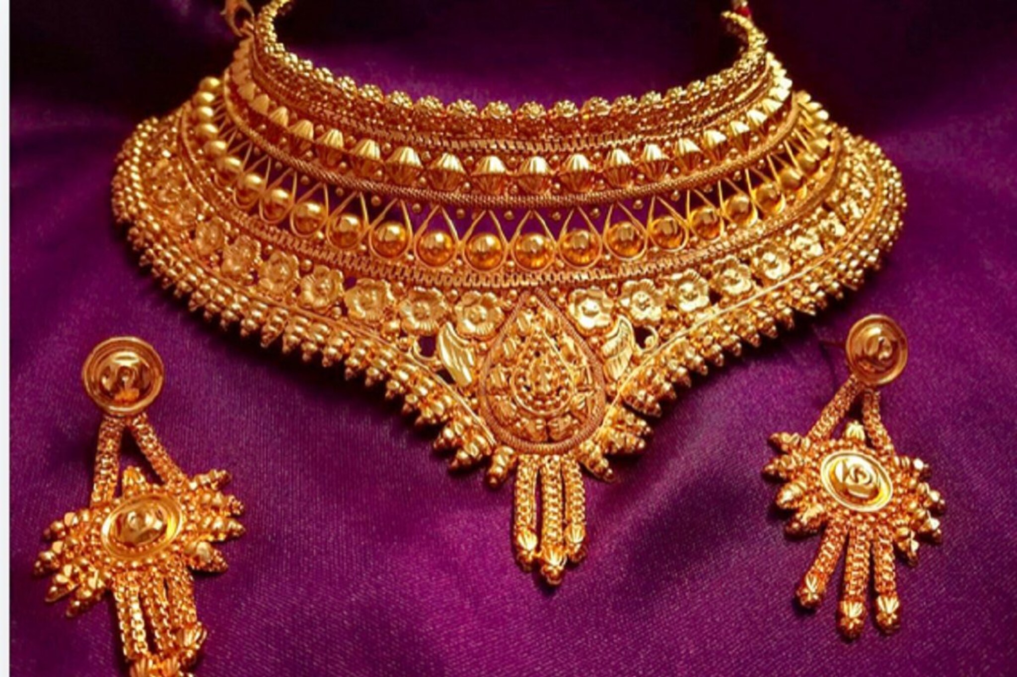 Todays Gold,Silver Rates : सोन्याला ऐतिहासिक झळाळी, चांदीच्या दरातही तेजी