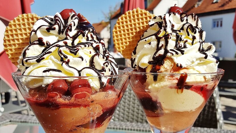 शिवाय काही विनोदात आईस्क्रीमसाठी आणखी एक शब्द वापरला जातो . तो म्हणजे 'दुग्धशर्करायुक्तशीतघनगोलगट्टू'. पण हे असे शब्द व्यावहारिक कधीच वापरात येत नाहीत.