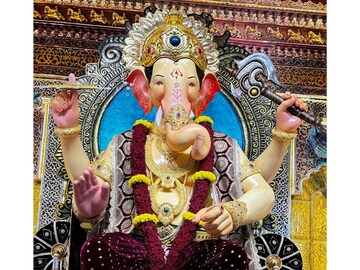 मुंबईत सर्वात श्रीमंत आणि उंच गणपती कोणता? ही आहेत मुंबईतील टॉप 7 गणेश मंडळं मुंबईत सर्वात श्रीमंत आणि उंच गणपती कोणता? ही आहेत मुंबईतील टॉप 7 गणेश मंडळं