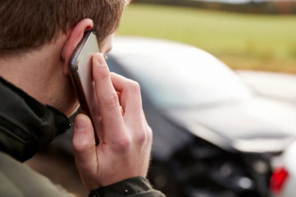 पत्नी को दिन में 100 बार कॉल करना; पति को पुलिस ने गिरफ्तार कर लिया है पत्नी को दिन में 100 बार कॉल करना; पति को पुलिस ने गिरफ्तार कर लिया है