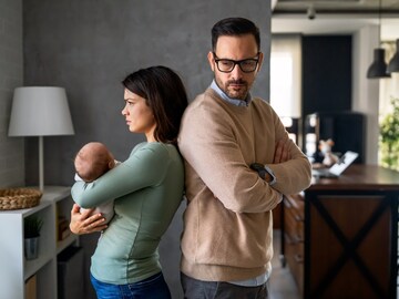 समोर आलेल्या रिपोर्टमध्ये लग्नसंस्थेबाबत काही धक्कादायक खुलासे करण्यात आले आहेत. यात असाही दावा करण्यात आला आहे की येत्या काही वर्षांमध्ये लग्नाची संकल्पना पूर्णपणे संपुष्टात येणार आहे.  समोर आलेल्या रिपोर्टमध्ये लग्नसंस्थेबाबत काही धक्कादायक खुलासे करण्यात आले आहेत. यात असाही दावा करण्यात आला आहे की येत्या काही वर्षांमध्ये लग्नाची संकल्पना पूर्णपणे संपुष्टात येणार आहे.
