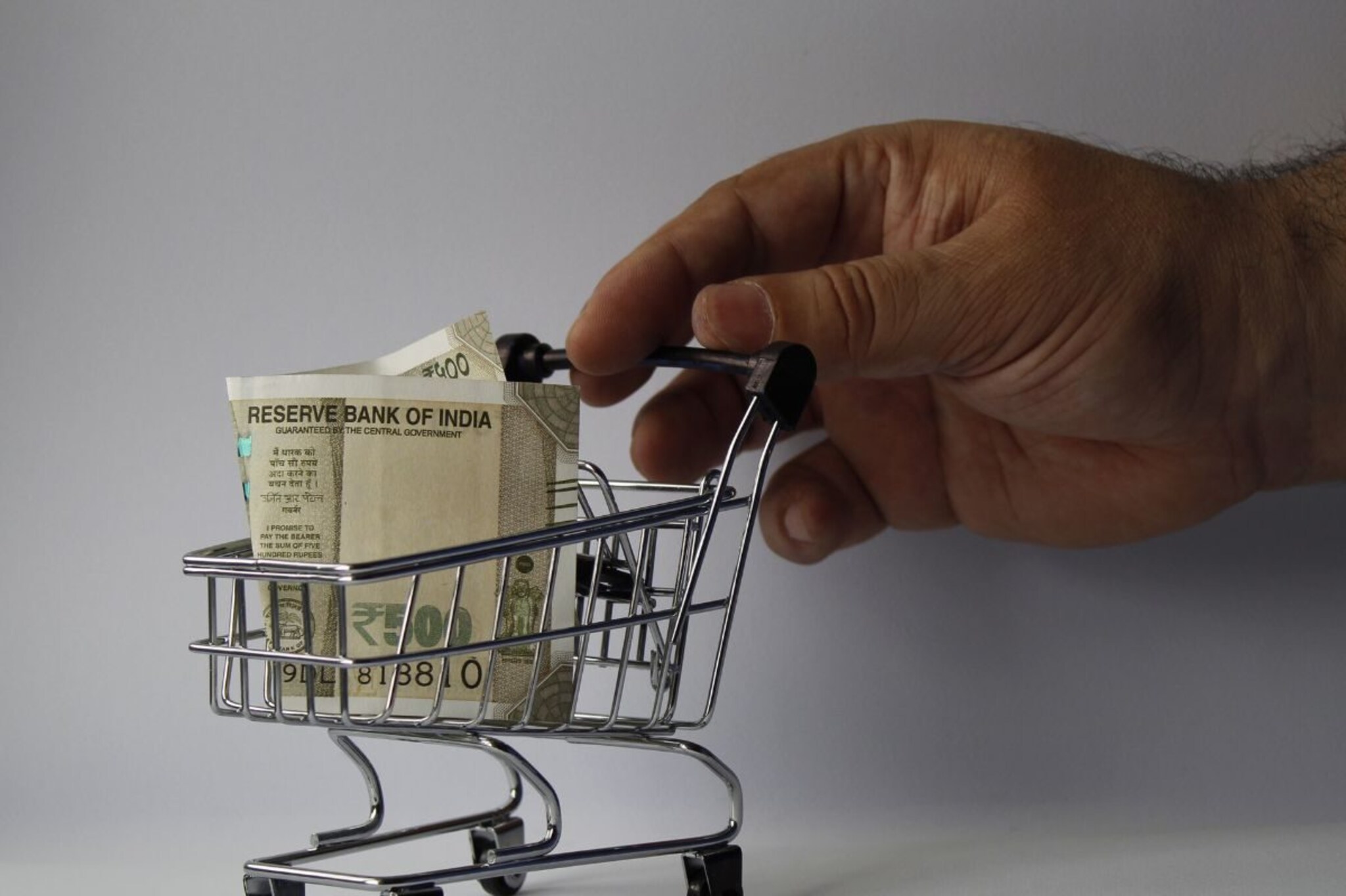 धाडस करा, गुरुवार लकी! आर्थिक घडामोडी मनासारख्या, पैशातून येणार पैसा