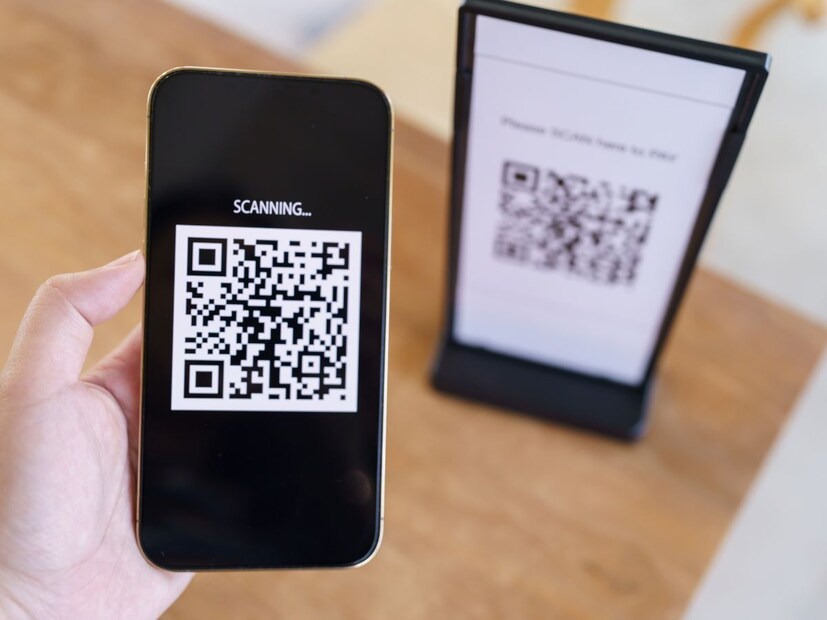 स्मार्टफोनच्या या युगात QR कोडमुळे डिजिटल क्रांती वेगाने वाढली आहे आणि आज हे तंत्रज्ञान आपल्या जीवनाचा अविभाज्य भाग बनले आहे.