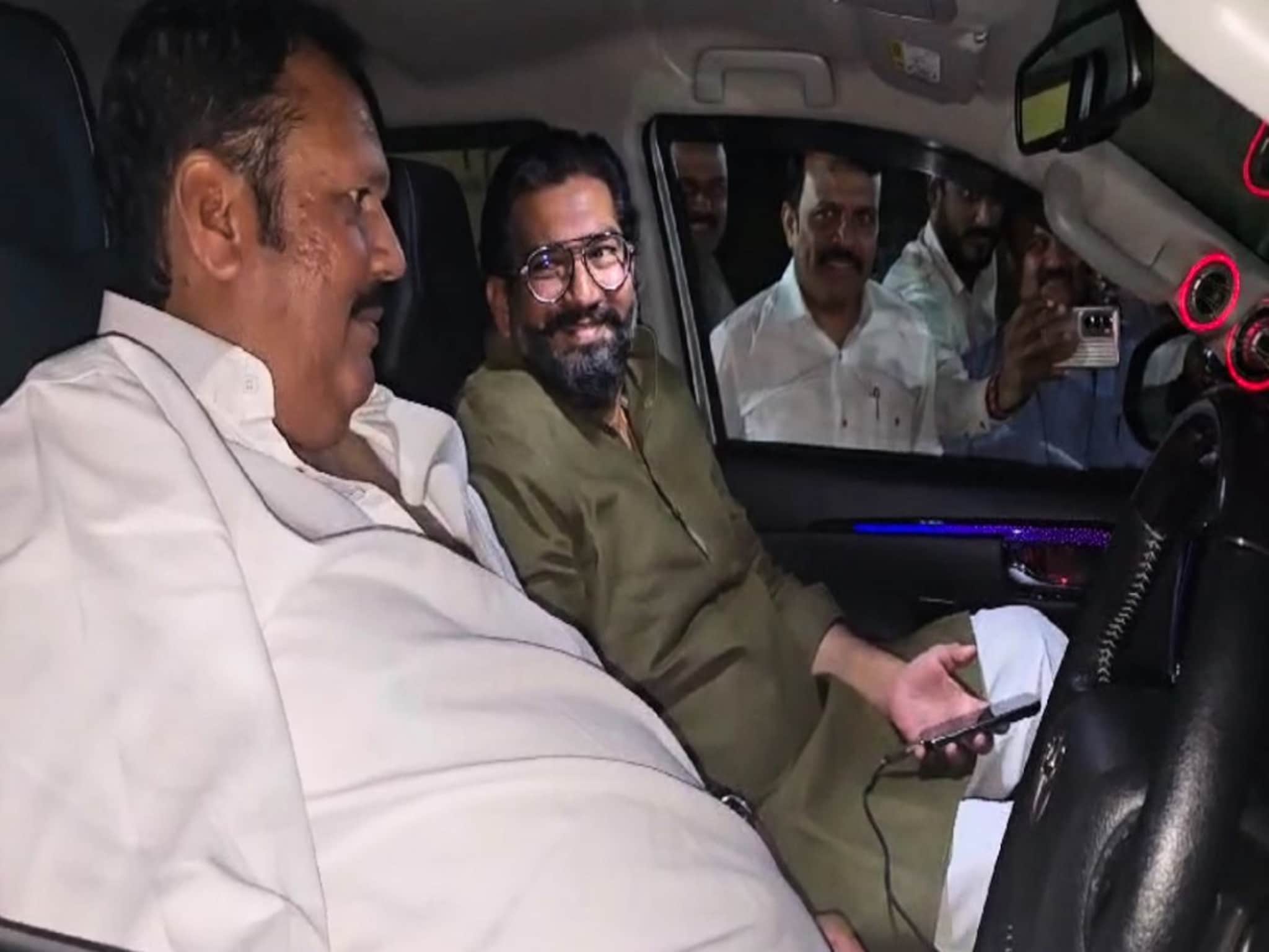 'दिलात झापुक झुपुक' आणि कॅटबरी; उदयनराजे बसले शिवेंद्रराजेंच्या कारमध्ये, साताऱ्यात वारं बदललं!