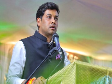 शिवसेनेकडून उपमुख्यमंत्रीपदी? श्रीकांत शिंदेंनी अखेर मौन सोडले, म्हणाले, ''माझ्यासाठी...''
शिवसेनेकडून उपमुख्यमंत्रीपदी? श्रीकांत शिंदेंनी अखेर मौन सोडले, म्हणाले, ''माझ्यासाठी...''