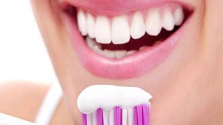 या टूथपेस्टने लवकर पडतील दात