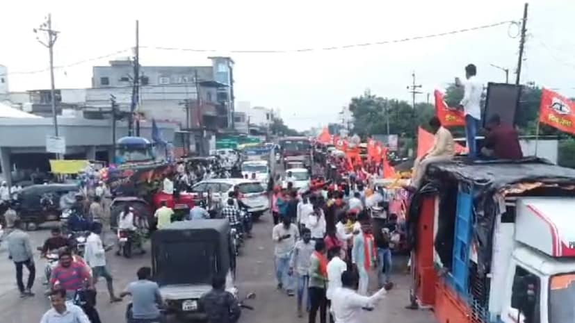 ही मिरवणूक मेहकर शहरातील मुख्य मार्गाने काढण्यात आली. या ट्रॅक्टर पोळ्यामध्ये जवळपास 200 ट्रॅक्टर सहभागी झाले होते. जे वर्षभर आपल्या बळीराजा करिता शेतात सर्जा राजाच्या बरोबरीने आजच्या आधुनिक युगात योगदान देत असतात.