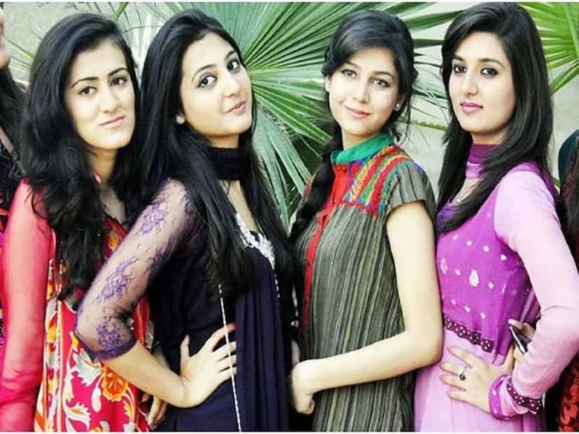 खरं तर, प्रत्येक स्त्री स्वतःमध्ये खूप सुंदर असते. पण जगात असे काही देश आहेत, जिथं महिलांना सर्वात सुंदर मानलं जातं. जगातील सर्वात सुंदर महिला या देशात राहतात, असं एका अभ्यासात म्हटलं आहे. तुम्हाला त्या देशाचे नाव माहित आहे का?