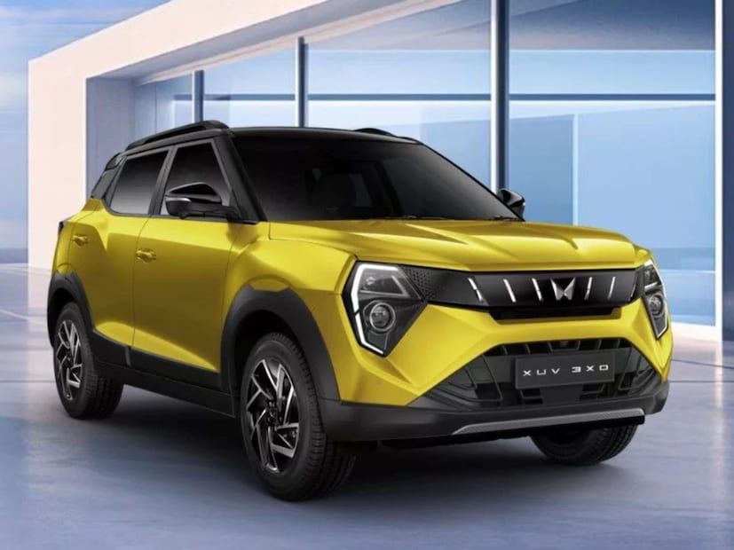 Mahindra XUV 3X0 EV: महिंद्रा XUV 3X0 EV आपल्या कम्पशन इंजीन(ICE) सारख्या डिझाइनमध्ये सादर केली जाईल आणि 4-मीटरने छोट्या साइजमध्ये येईल. महिंद्रा 3X0 EV आणि मोठी XUV400 एकत्र विकले जाण्याची शक्यता आहे. 3X0 ला ICE व्हर्नजपेक्षा वेगळे करण्यासाठी किरकोळ डिझाइन अपडेट केले जातील. 3X0 EV एंट्री-लेव्हल 34.5 kWh बॅटरी पॅकसह येण्याची अपेक्षा आहे. जो XUV400 ला देखील मिळेल. त्याची अंदाजे रेंज 359 किमी असू शकते.