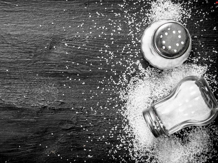 मीठामुळे जगभरात दरवर्षी तब्बल १८ लाख लोकांना आपला जीव गमवावा लागला आहे. खुद्द जागतिक आरोग्य संघटनेने (WHO) याबाबतचा अहवाल प्रदर्शित केला आहे. 