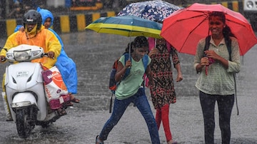 पश्चिम महाराष्ट्रात जोरदार पावसाची शक्यता, साताऱ्याला आज यलो अलर्ट पश्चिम महाराष्ट्रात जोरदार पावसाची शक्यता, साताऱ्याला आज यलो अलर्ट