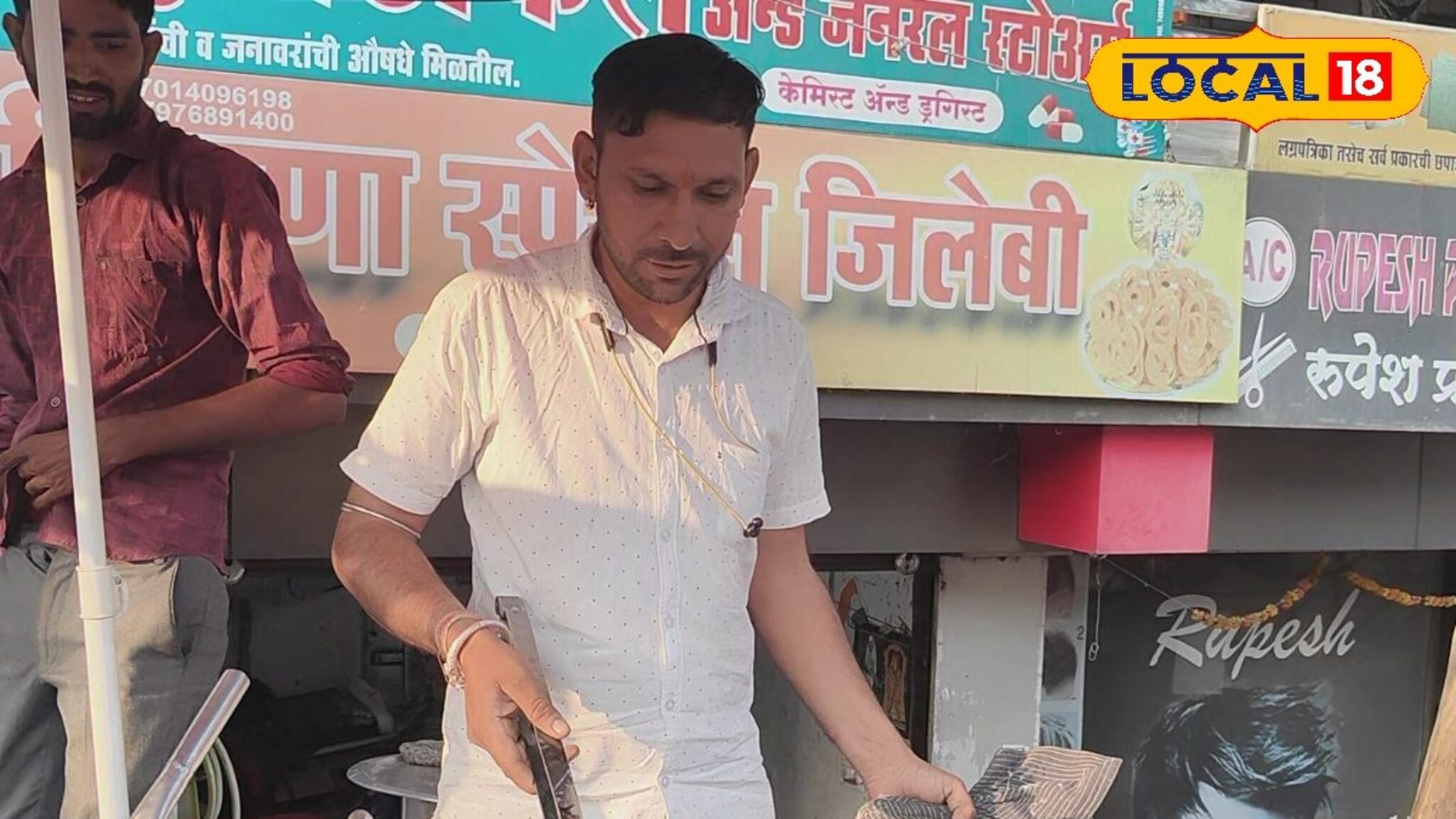 शेतीत उत्पन्न मिळालं नाही, आपलं राज्य सोडून महाराष्ट्रात केला हा व्यवसाय, आज दिवसाला 3 हजारांचं उत्पन्न