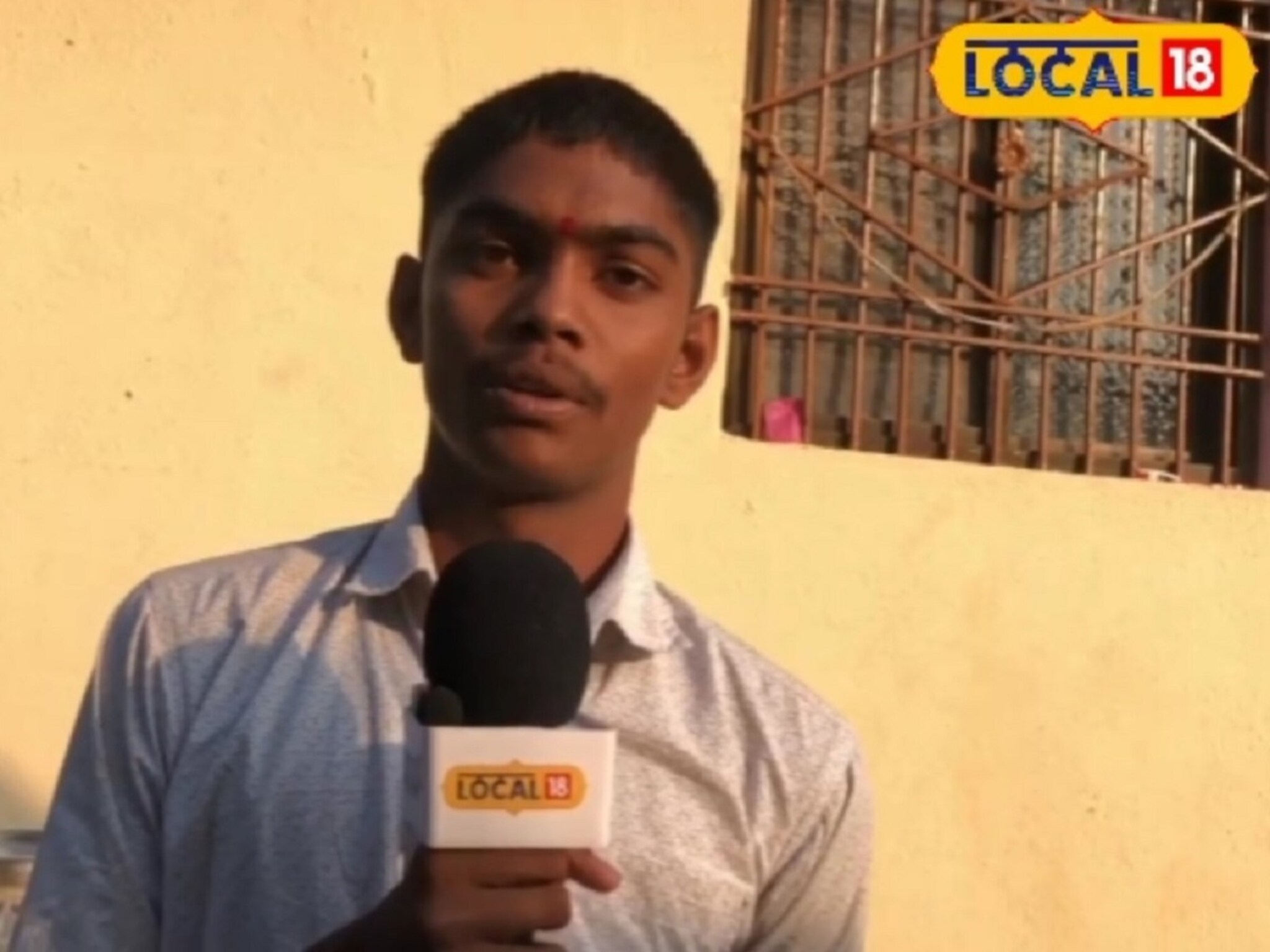 वाह रं पठ्ठ्या! वडिलांच्या नजरेआड आईनं साठवलेल्या पैशांवर शिक्षण, हमालाचा लेक झाला सैनिक