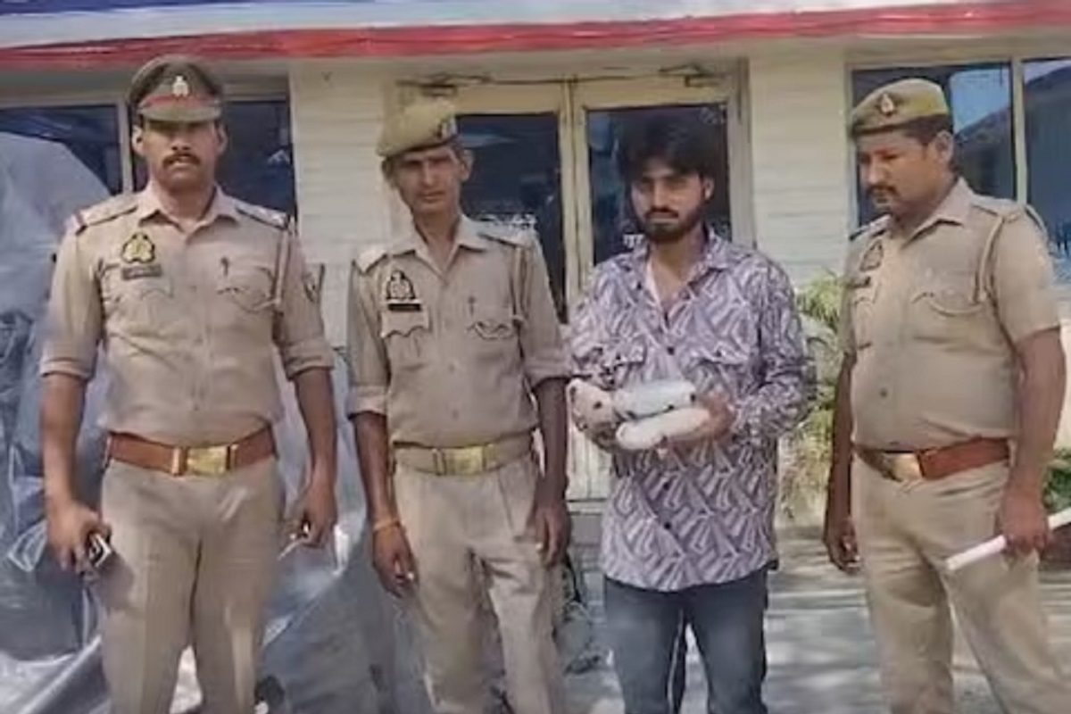 पति-पत्नी और वो…! घर में ऐसा काम होता देख पुलिस भी हैरान रह गई पति-पत्नी और वो…! घर में ऐसा काम होता देख पुलिस भी हैरान रह गई