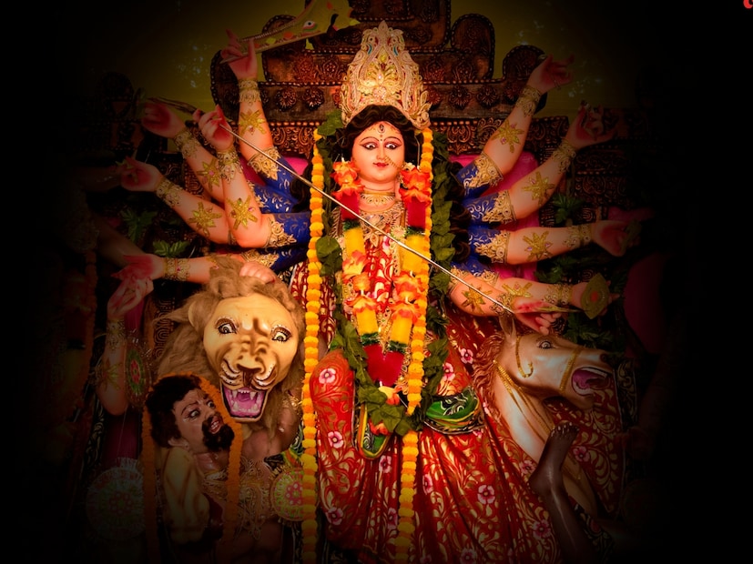 तुम्ही तुमच्या व्हॉट्सअप स्टेटसच्या माध्यमातून सर्वांना नवरात्रौत्सवाच्या शुभेच्छा देऊ शकता.