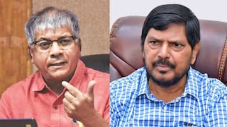 विधानसभा निवडणुकीआधी आठवलेंची प्रकाश आंबेडकरांना मोठी ऑफर विधानसभा निवडणुकीआधी आठवलेंची प्रकाश आंबेडकरांना मोठी ऑफर