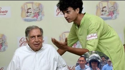 रतन टाटांच्या अंत्यसंस्कारासाठी बाईकवरून जाताना शंतनूला अडवलं रतन टाटांच्या अंत्यसंस्कारासाठी बाईकवरून जाताना शंतनूला अडवलं