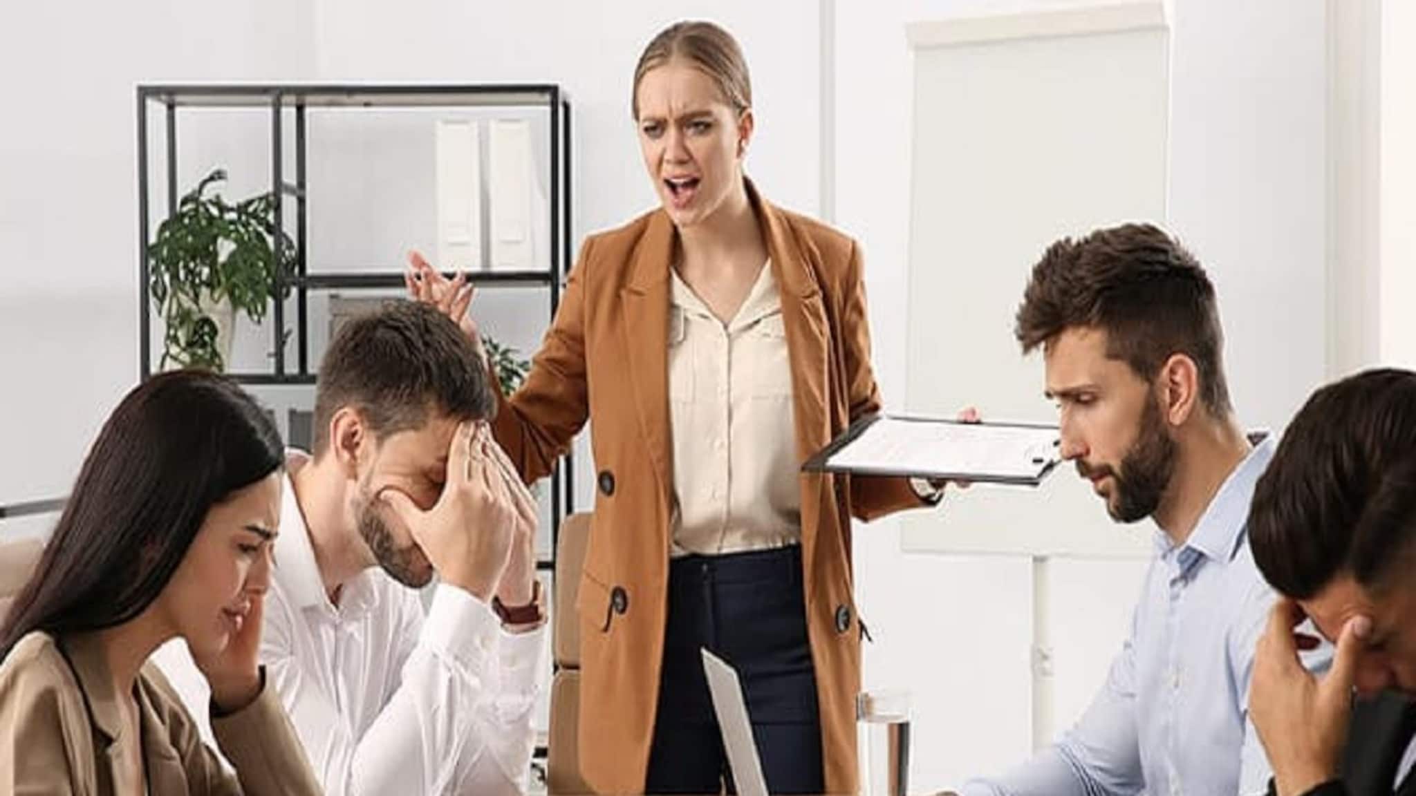 Career Tips: तुमच्या ऑफिसमधील वर्क कल्चर टॉक्सिक तर नाही ना? हे 10 संकेतांवरुन घ्या समजून