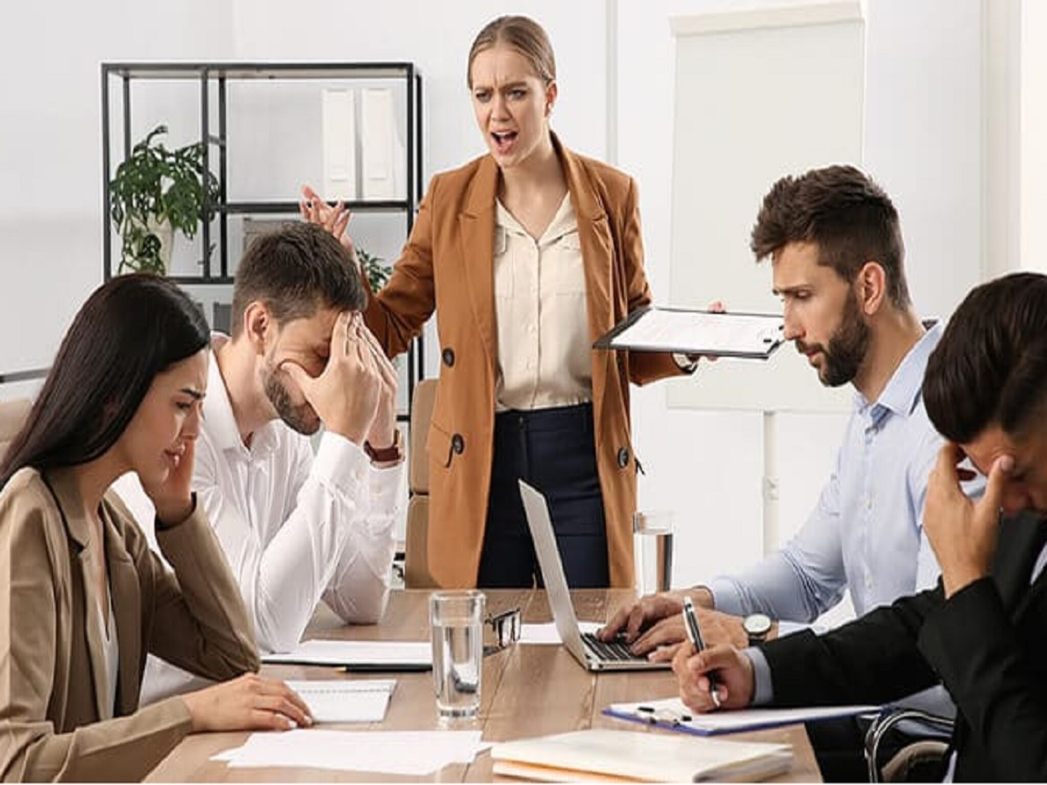 Career Tips: तुमच्या ऑफिसमधील वर्क कल्चर टॉक्सिक तर नाही ना? हे 10 संकेतांवरुन घ्या समजून