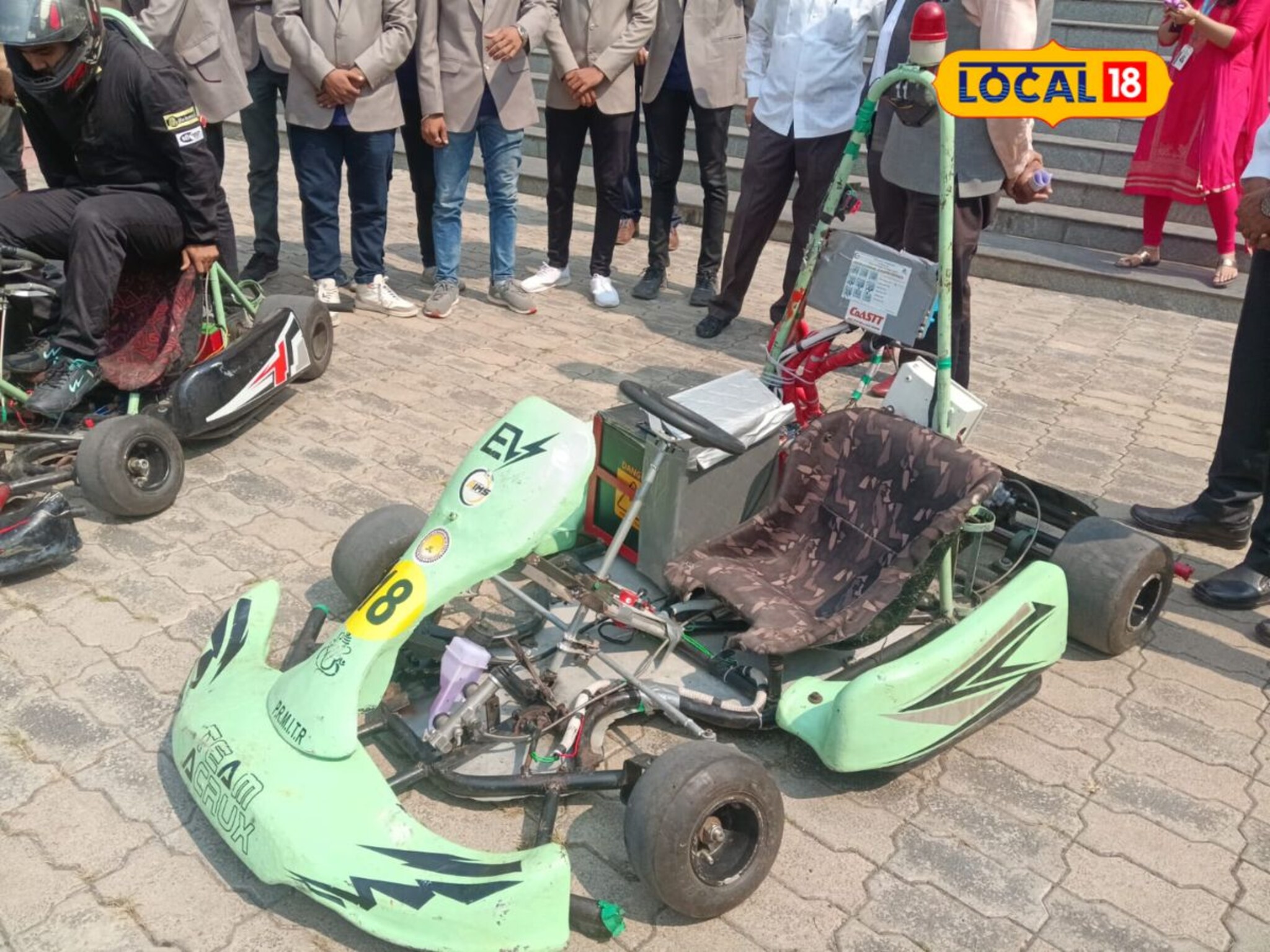 पल्सर गाडीच्या इंजिनपासून तयार केली गो कार्ट, विद्यार्थ्यांनी मिळवली 8 बक्षिसे