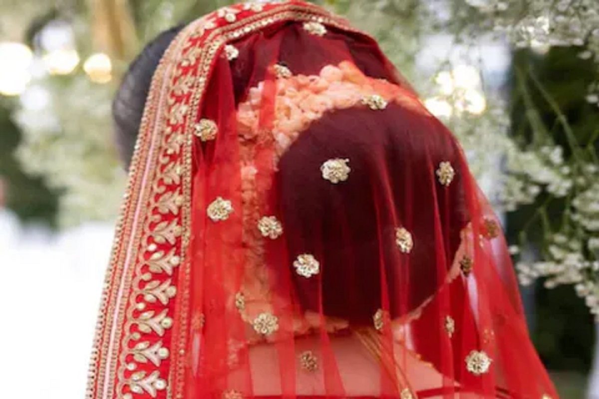 शादी के बाद पास नहीं आता था पति, छुपाता था मुंह; पत्नी को जब सच्चाई समझ आई तो वह हैरान रह गई शादी के बाद पास नहीं आता था पति, छुपाता था मुंह; पत्नी को जब सच्चाई समझ आई तो वह हैरान रह गई